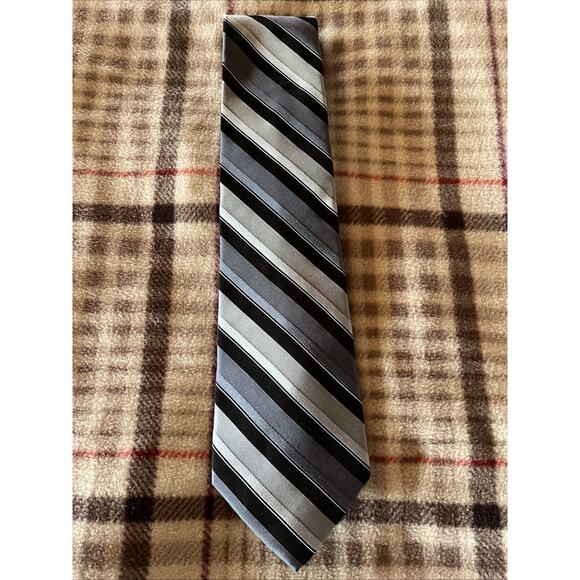 Covington Silk Tie 100% Silk Black Gray Striped Necktie Designer - Picture 2 of 6
